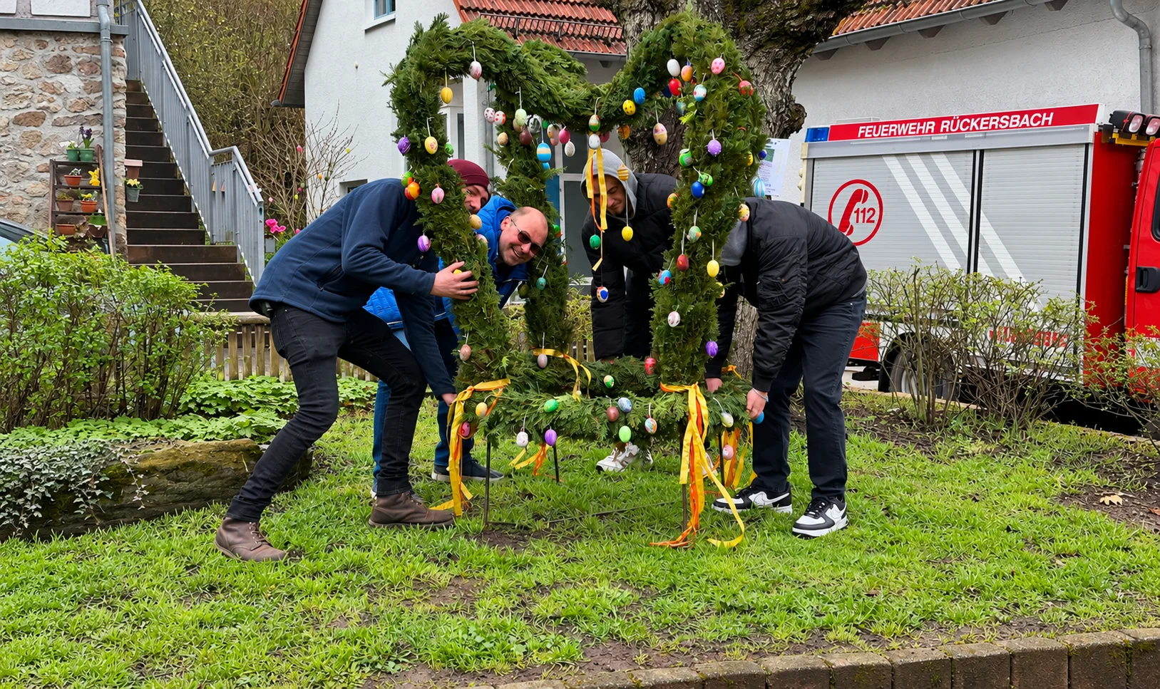 Aufstellen der Osterkrone